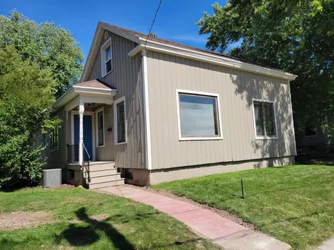 1112 Otter Ave, Oshkosh, WI 54901