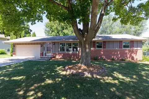 1580 Bruce Ln, Ashwaubenon, WI 54313