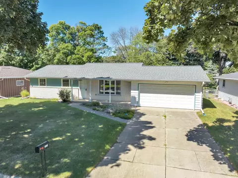 1038 Downer St, Green Bay, WI 54304
