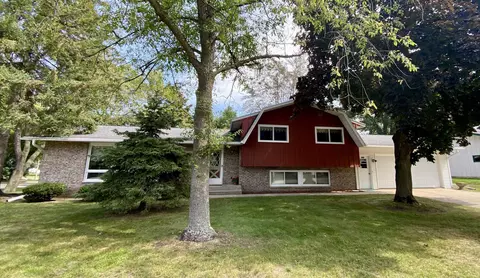 2710 Richard St, Marinette, WI 54143