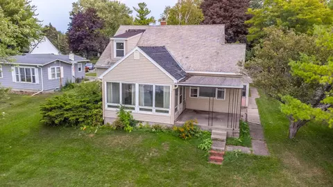 5493 Nickels Dr, Oshkosh, WI 54904