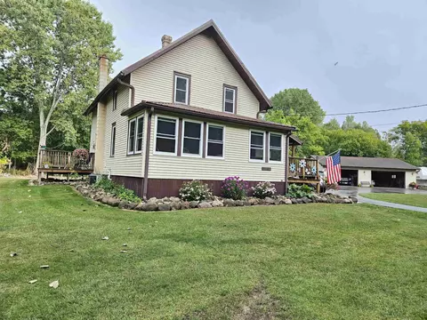 5514 Cardinal Rd, Gillett, WI 54124