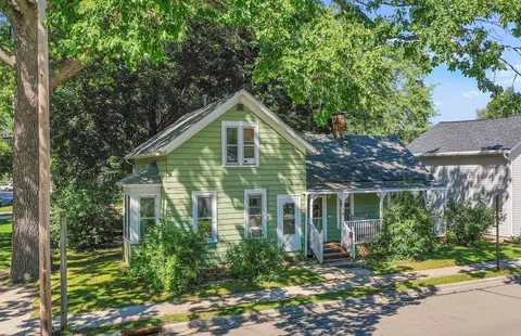 134 S Erie St, De Pere, WI 54115