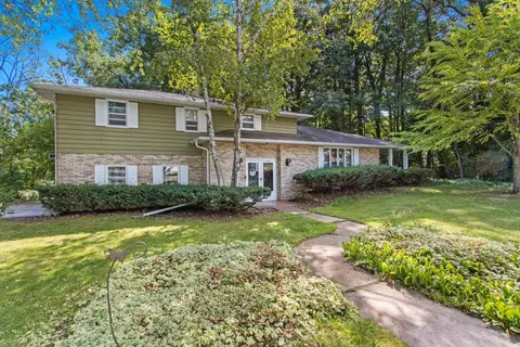 2436 Hillside Ln, Green Bay, WI 54302