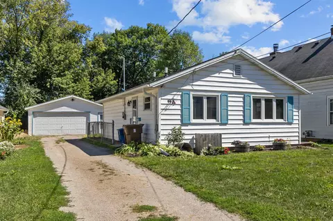 54 Lawson St, Menasha, WI 54952