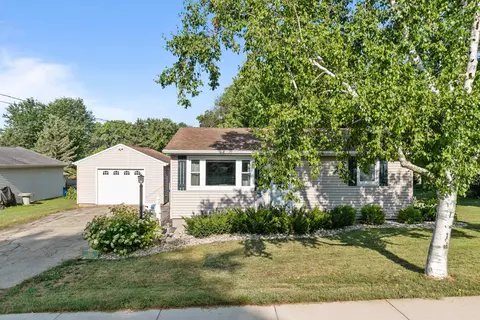 535 N Webster Ave, Omro, WI 54963