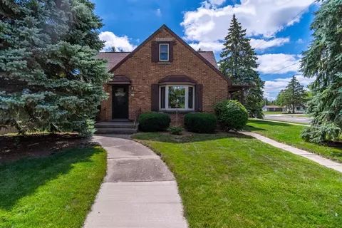 855 Superior Ave, Oostburg, WI 53070
