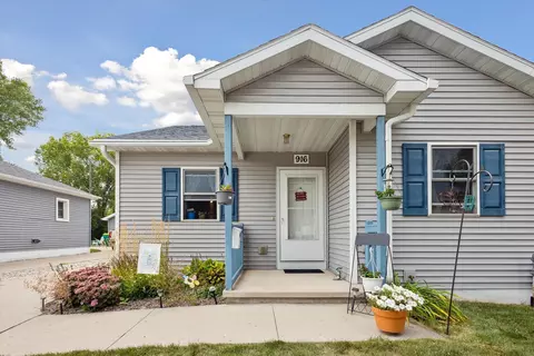 916 S Maple Ave, Green Bay, WI 54304