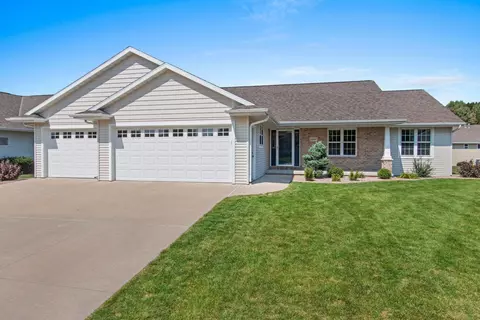 3367 Bushwood Ln, Green Bay, WI 54311