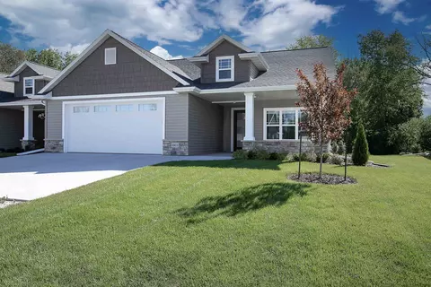 n9072 Southtowne Drive, Menasha, WI 54952