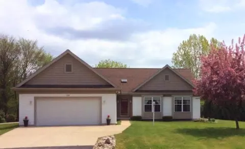 1380 Leonard Point Rd, Oshkosh, WI 54904