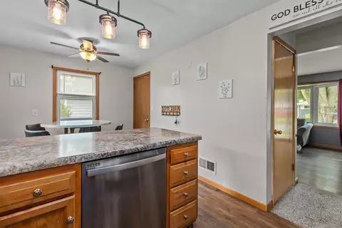 931 W Roberts Ave, Appleton, WI 54914 photo 9