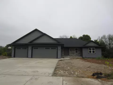 1066 Crescent Hl, Green Bay, WI 54313
