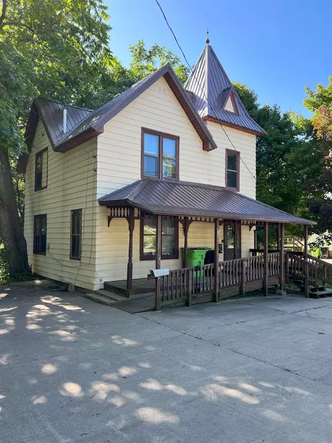 305 S Main St, Oconto Falls, WI 54154