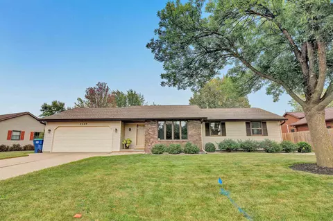 2549 Valley Haven Ln, Green Bay, WI 54311