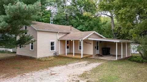409 N Washington St, Waupaca, WI 54981