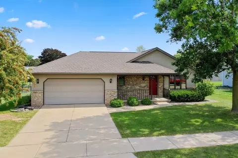 1808 Fieldcrest Dr, Kaukauna, WI 54130