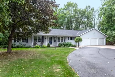 1303 Harbor Lights Rd, Suamico, WI 54173