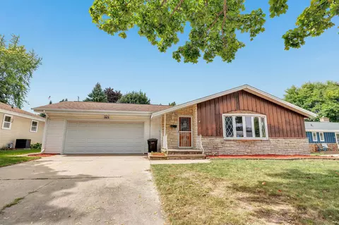 1013 S Midpark Dr, Appleton, WI 54915