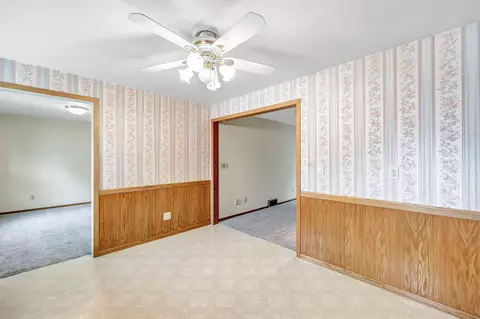 1013 S Midpark Dr, Appleton, WI 54915 photo 10