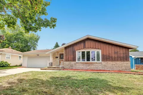 1013 S Midpark Dr, Appleton, WI 54915 photo 3