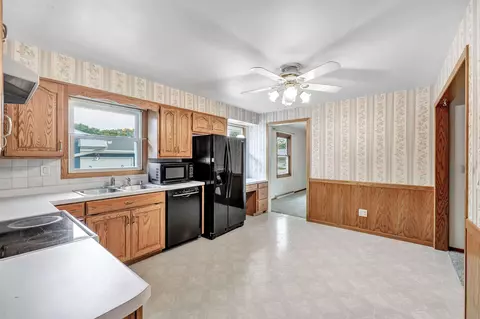 1013 S Midpark Dr, Appleton, WI 54915 photo 9