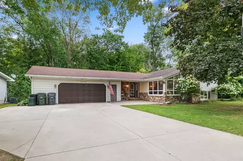 740 Woodside Dr, Seymour, WI 54165