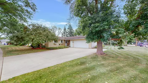 1005 E Meadow Grove Blvd, Appleton, WI 54915