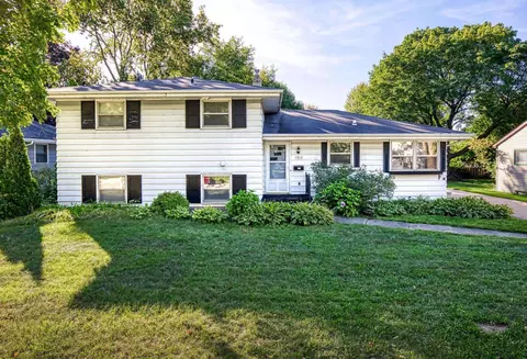 1313 S Riverdale Dr, Appleton, WI 54914