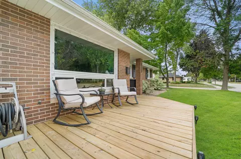 1329 E Harding Dr, Appleton, WI 54915 photo 3