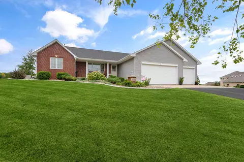 4152 Gemstone Trl, Green Bay, WI 54311