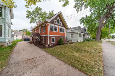 104 E Irving Ave, Oshkosh, WI 54901