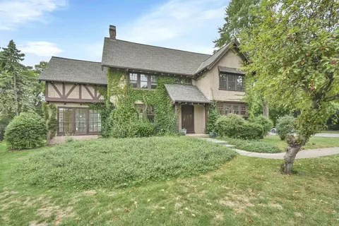 1002 S Monroe Ave, Green Bay, WI 54301