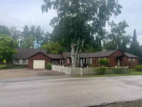 826 Scherer Ave, Oconto, WI 54153