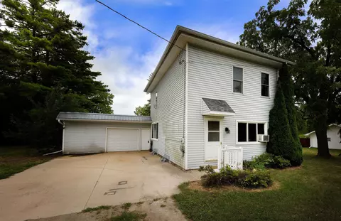 1330 S Webster Ave, Omro, WI 54963