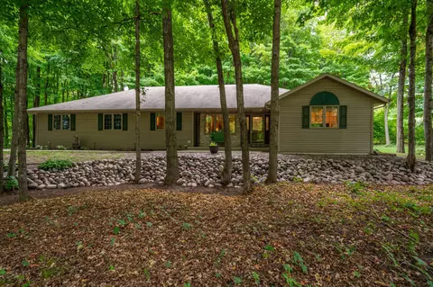 4093 Don Cir, New Franken, WI 54229