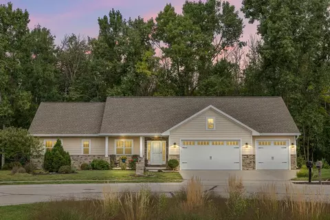 2160 Grey Wolf Ct, Green Bay, WI 54313