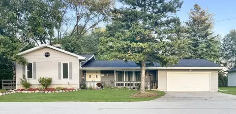 1153 Valley Ln, Green Bay, WI 54303
