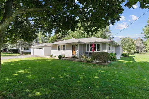 6587 Spruce Ln, Winneconne, WI 54986