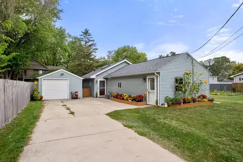 1024 Birch Ln, Oshkosh, WI 54901