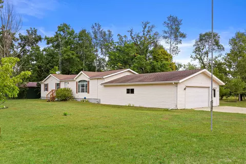 n1674 South White River Road, Wautoma, WI 54982