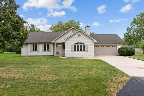1210 Snowdon Dr, Oshkosh, WI 54904