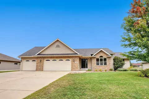 1728 Pine Tree Rd, Luxemburg, WI 54217