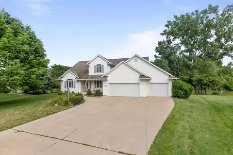 414 Windingbrook Dr, Oshkosh, WI 54904