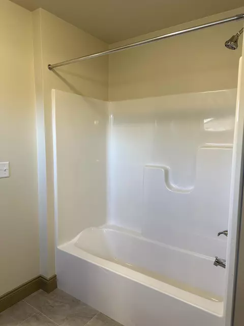 Bath - W6623 Ethan Drive, Appleton, WI 54915 photo 7 of 10