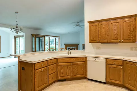 88 Penbrook Cir, Appleton, WI 54913 photo 5