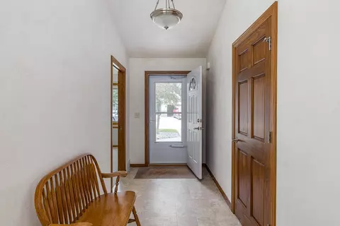 88 Penbrook Cir, Appleton, WI 54913 photo 2