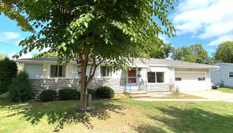 1262 San Jose Pl, Green Bay, WI 54303