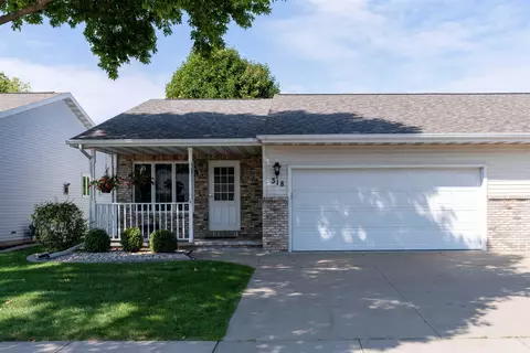 318 Parkside Ct, Kimberly, WI 54136