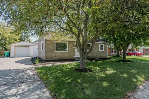 1029 Bellevue St, Green Bay, WI 54302